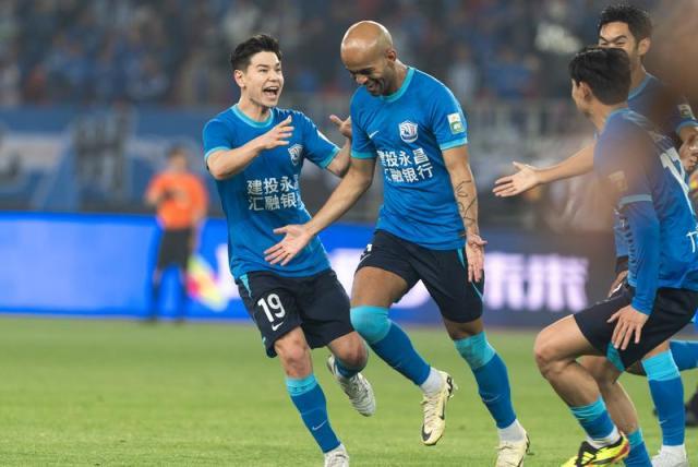 米乐体育-【中超】埃韦尔传射奥比勒耶首球 沧州3比1十人泰山