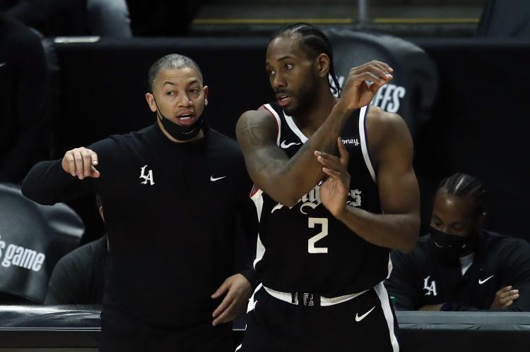 泰伦-卢：我给小卡展示乔丹&amp;amp;科比的脚步 他真的学进去了